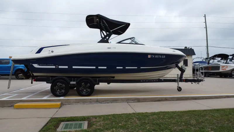 Slide: The Image of Bayliner VR6 2018 - 6