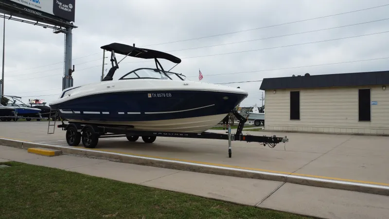 Slide: The Image of Bayliner VR6 2018 - 7