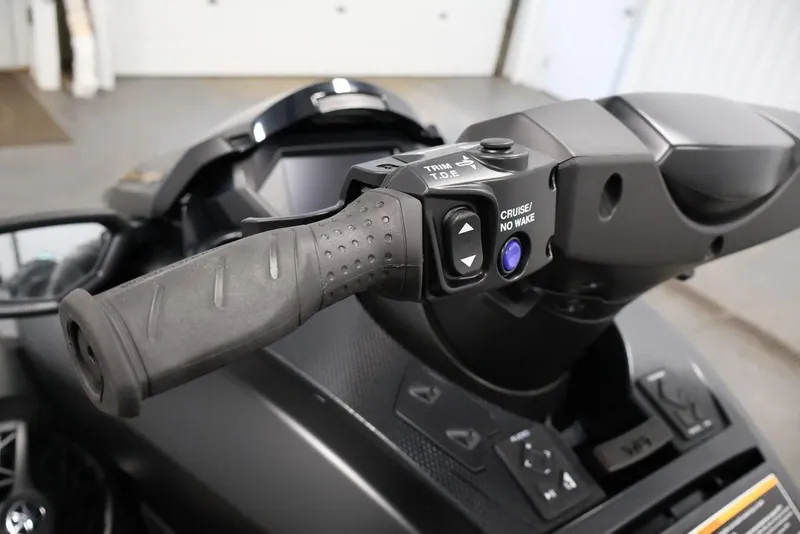 Slide: The Image of Handlebar controls of 2026 Yamaha WaveRunner FX Limited SVHO, featuring cruise and trim options. - 22