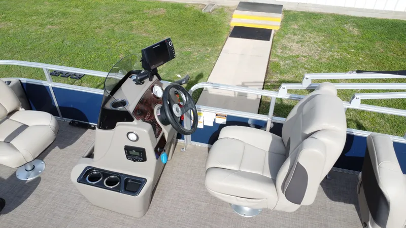 Slide: The Image of Sun Tracker 18 Bass Buggy 2024 - 26