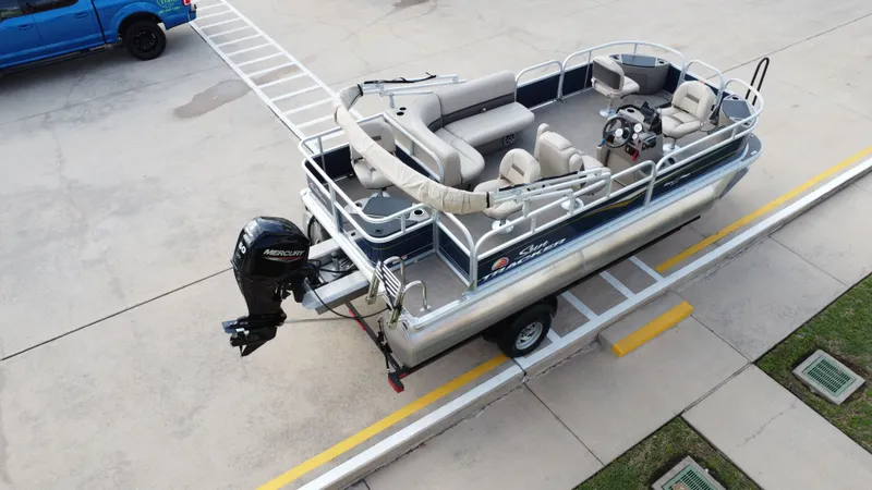 Slide: The Image of Sun Tracker 18 Bass Buggy 2024 - 31