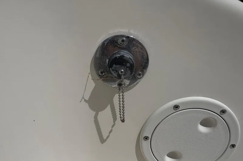 Slide: The Image of Fuel cap and vent on 1998 Legacy Boat 220 Sea Era. - 25