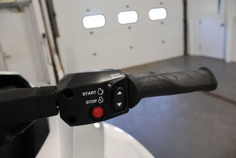 Slide: The Image of Handlebar controls of 2026 Yamaha WaveRunner GP HO, featuring start and stop buttons. - 17