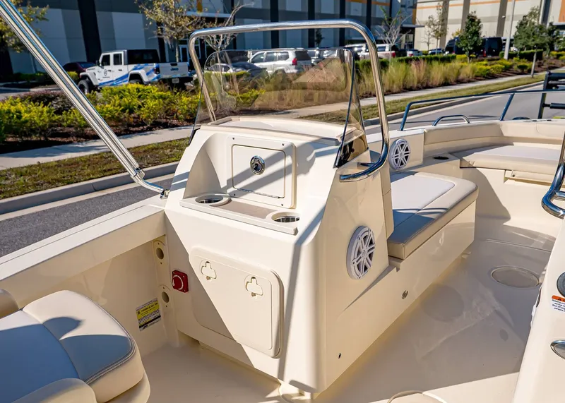 Slide: The Image of Scout 188 Sport Dorado 2026 - 18