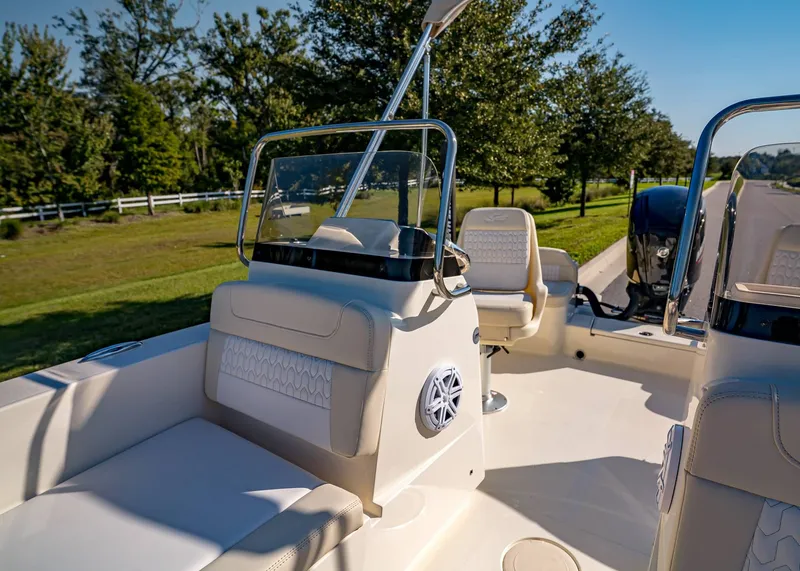 Slide: The Image of Scout 188 Sport Dorado 2026 - 27