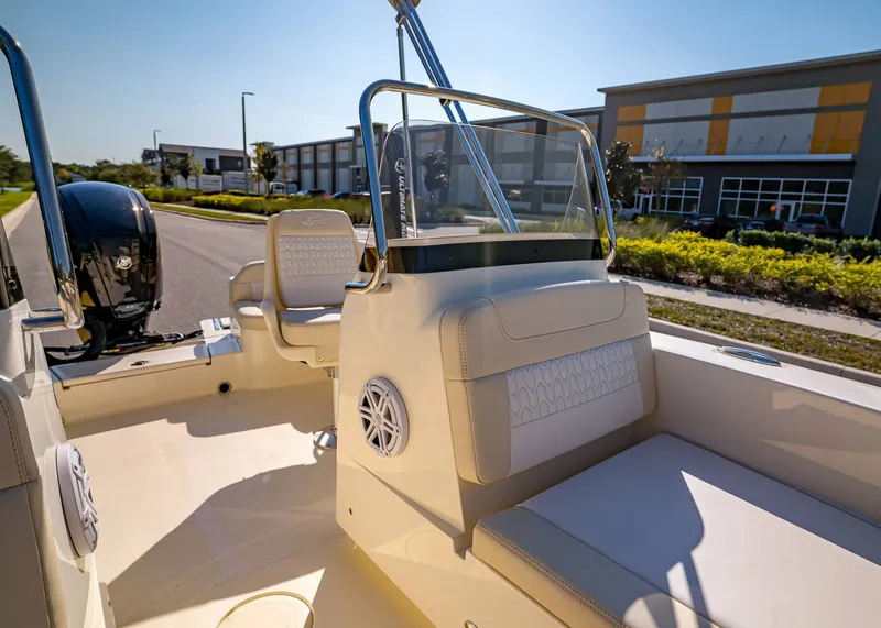 Slide: The Image of Scout 188 Sport Dorado 2026 - 28