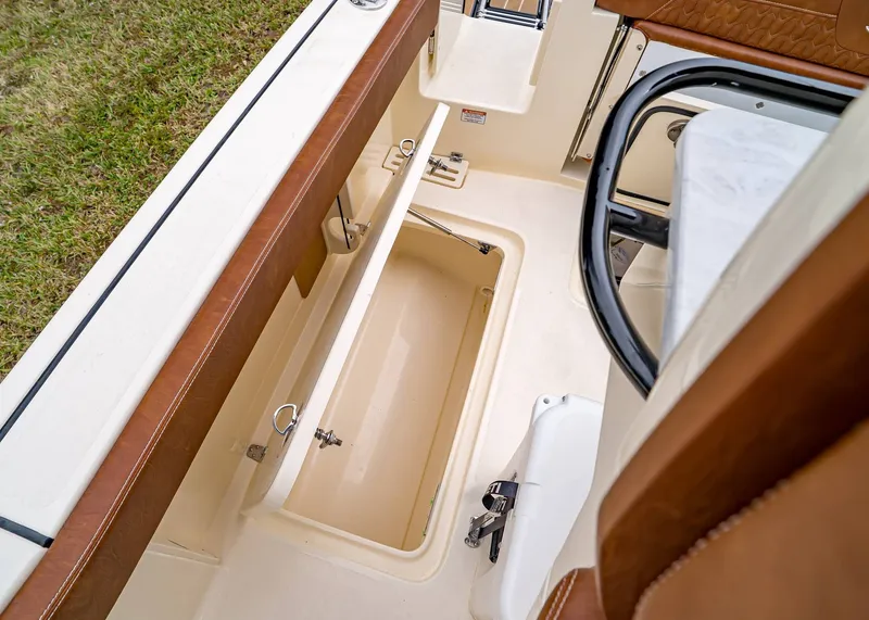 Slide: The Image of Scout 260 LXF 2026 - 16