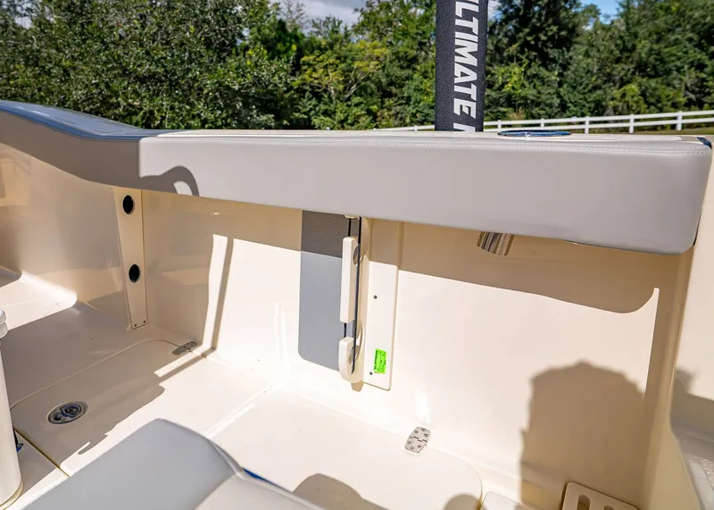 Slide: The Image of Scout 260 LXF 2026 - 8