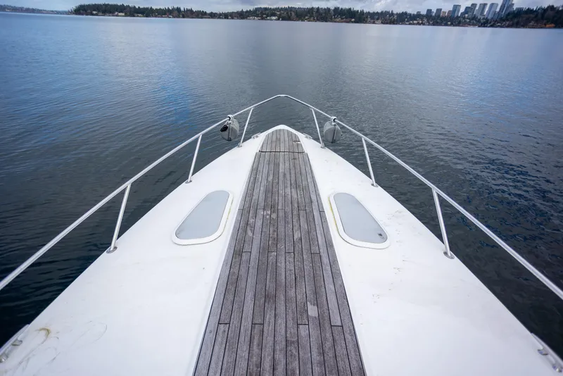 Slide: The Image of Bow view of 2005 Formula 400 Super Sport yacht on calm water. - 11