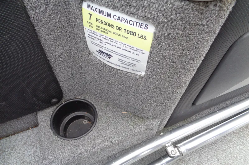 Slide: The Image of 2016 Lund 2175 Pro-V boat capacity label, maximum 7 persons or 1080 lbs. - 11