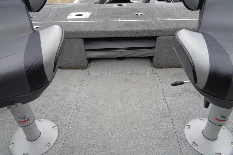 Slide: The Image of Interior of 2016 Lund 2175 Pro-V boat with swivel seats and carpeted flooring. - 23