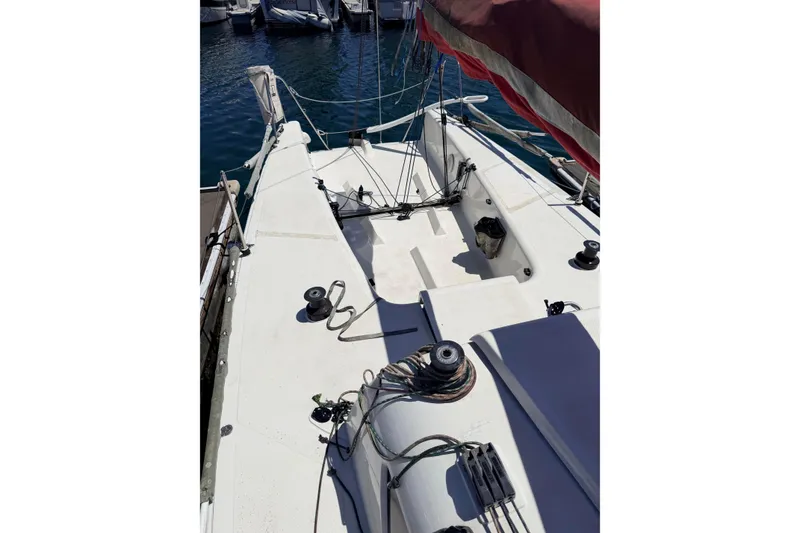 Slide: The Image of Sailboat deck of 2007 Flying Tiger 10M, docked at marina. - 44