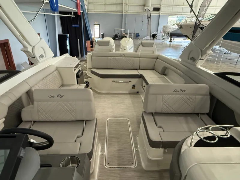 Slide: The Image of Sea Ray SDX 290 Outboard 2026 - 18