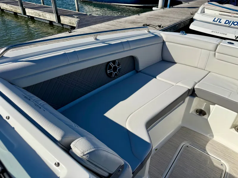 Slide: The Image of The image shows the spacious cockpit of a Sea Ray SDX 290 Outboard with sleek seating. - 18
