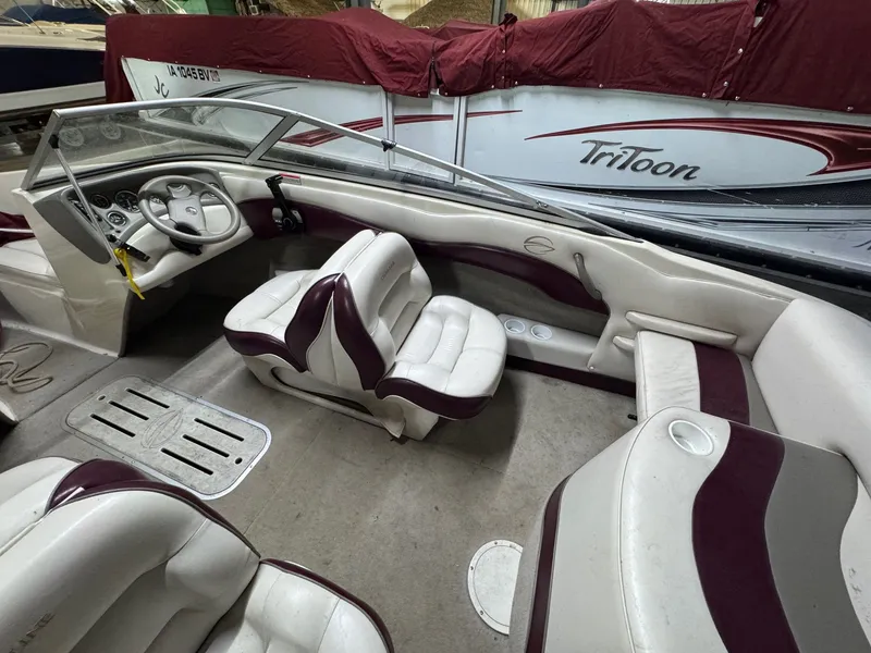 Slide: The Image of Crownline Boats 180 2000 - 5