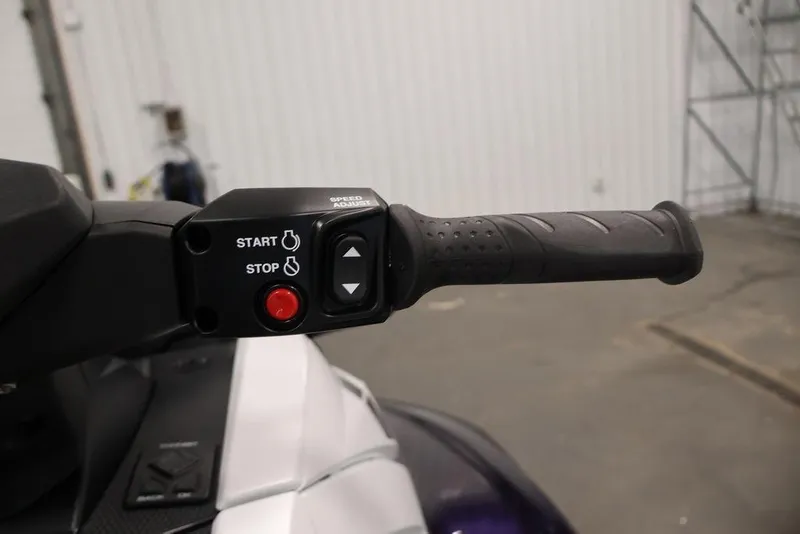 Slide: The Image of Handlebar controls of 2025 Yamaha WaveRunner VX Cruiser, featuring start and stop buttons. - 14