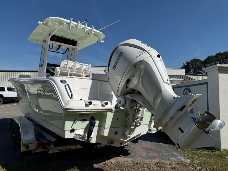 Slide: The Image of Sea Hunt Ultra 235 SE 2026 - 6