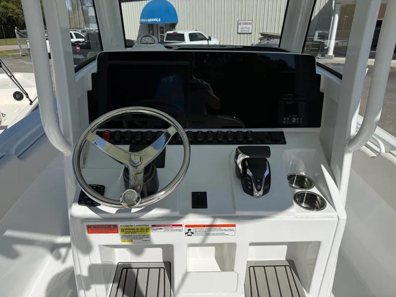 Slide: The Image of Sea Hunt Ultra 235 SE 2026 - 7