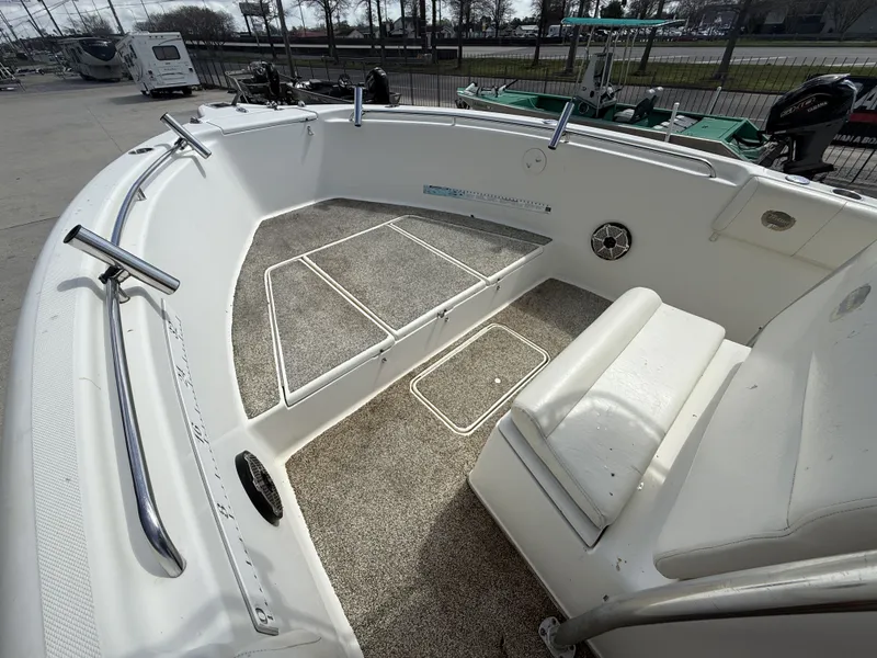 Slide: The Image of Triton 2690 Walkaround 2006 - 5