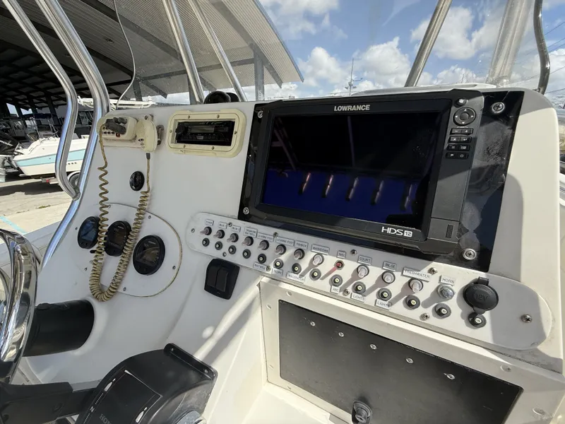 Slide: The Image of Triton 2690 Walkaround 2006 - 7