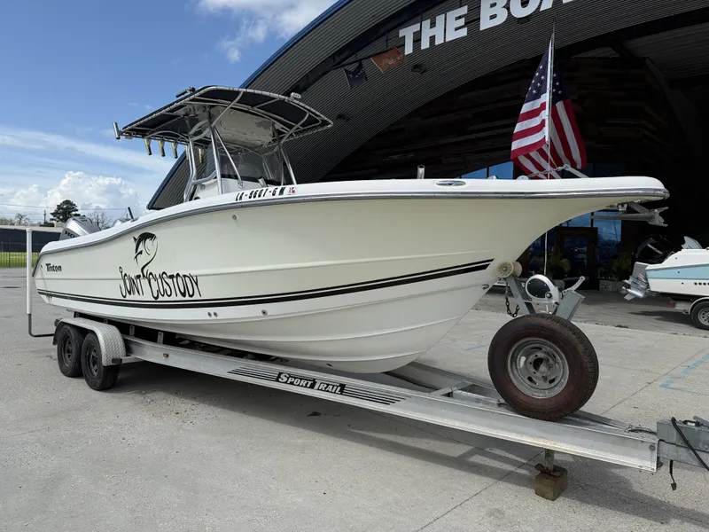 Slide: The Image of Triton 2690 Walkaround 2006 - 8