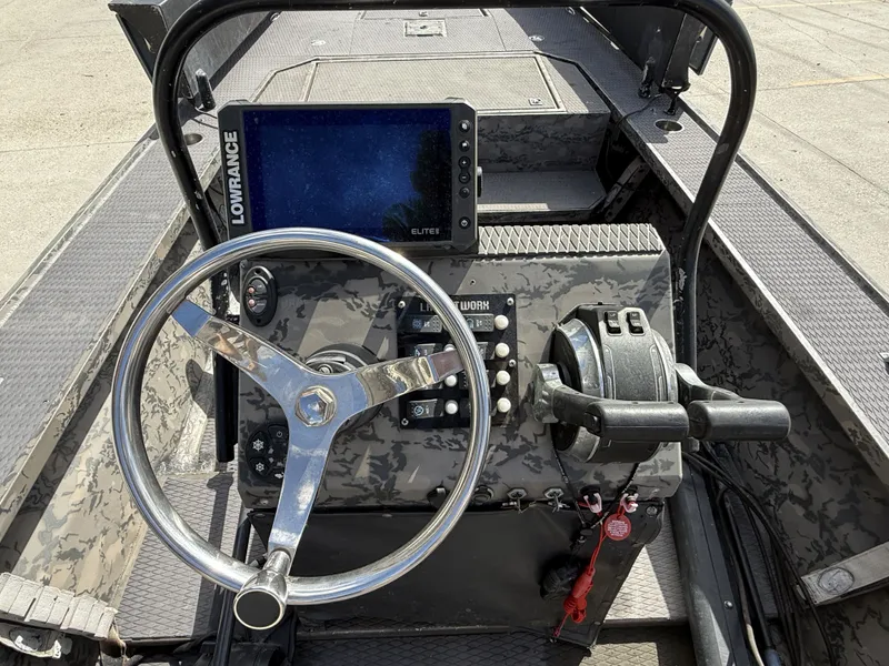 Slide: The Image of Gator-Tail Extreme Series 2060cc 2018 - 12