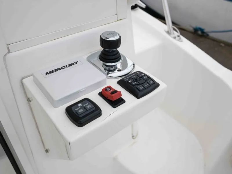 Slide: The Image of Boston Whaler 315 CONQUEST PH 2015 - 11