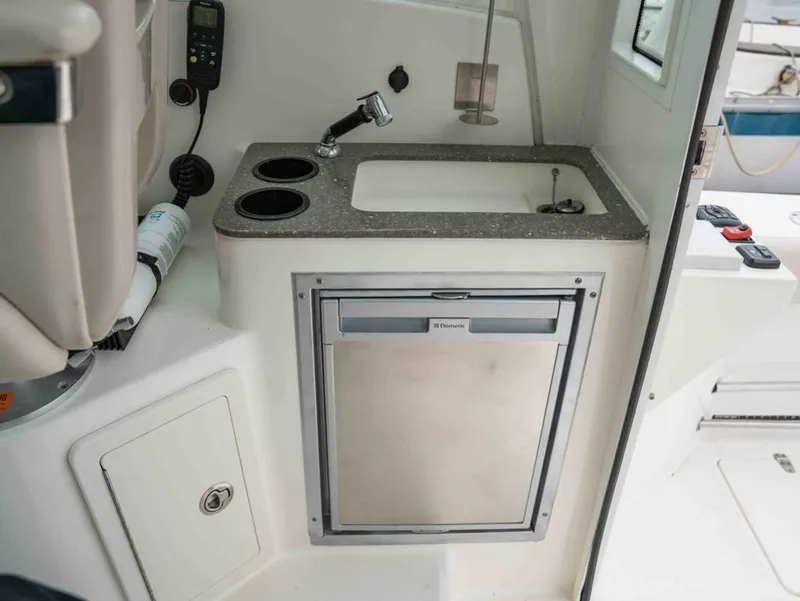 Slide: The Image of Boston Whaler 315 CONQUEST PH 2015 - 13