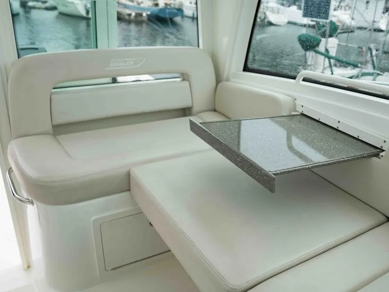 Slide: The Image of Boston Whaler 315 CONQUEST PH 2015 - 16