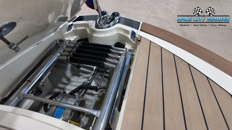 Slide: The Image of Chris-Craft GT31 2021 - 12