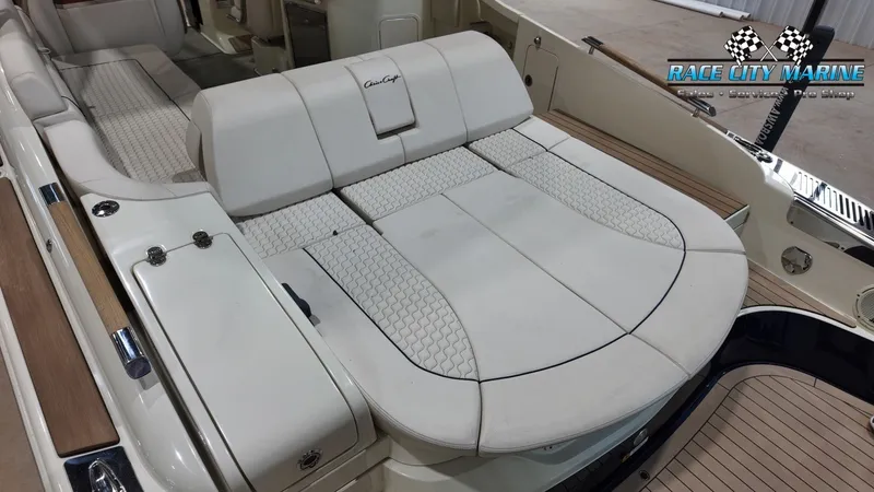 Slide: The Image of Chris-Craft GT31 2021 - 15