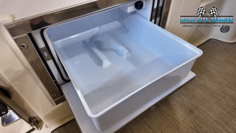 Slide: The Image of Chris-Craft GT31 2021 - 18