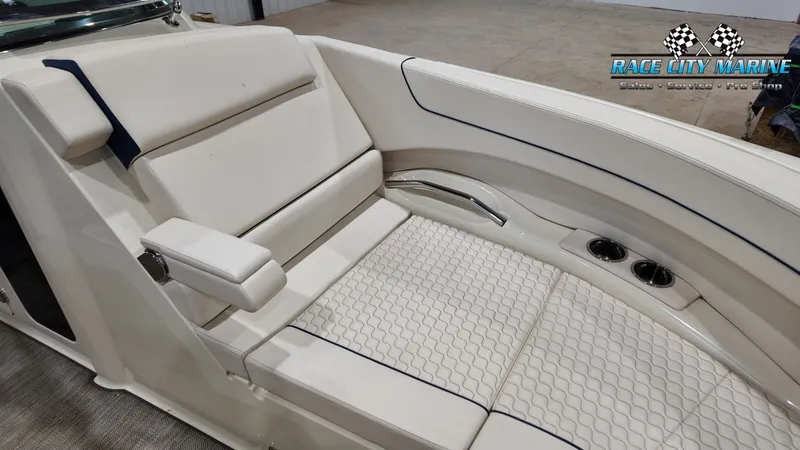 Slide: The Image of Chris-Craft GT31 2021 - 21