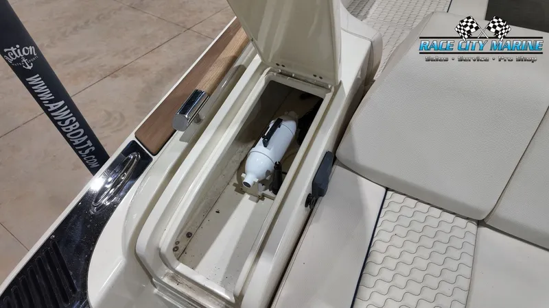 Slide: The Image of Chris-Craft GT31 2021 - 25