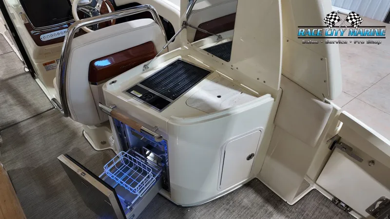 Slide: The Image of Chris-Craft GT31 2021 - 33