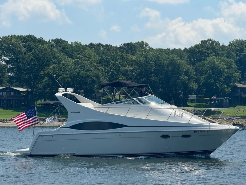 The Image of Carver Yachts 350 Mariner 1999 - 1