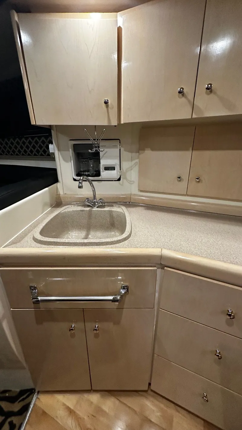 Slide: The Image of Carver Yachts 350 Mariner 1999 - 9