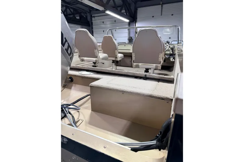 Slide: The Image of Dashboard controls of a 2000 Lund 1850 Tyee Gran Sport boat. - 12