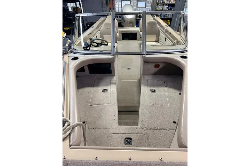 Slide: The Image of Control panel of a 2000 Lund 1850 Tyee Gran Sport boat with Honda ignition. - 14