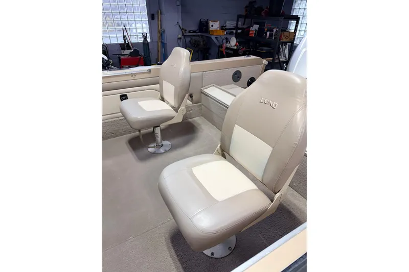 Slide: The Image of Open storage compartment in a 2000 Lund 1850 Tyee Gran Sport boat. - 18