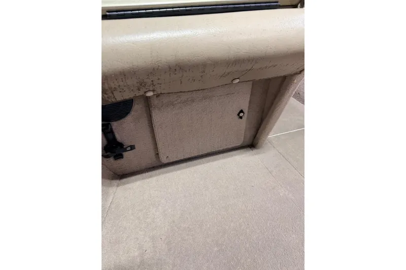 Slide: The Image of Battery compartment of a 2000 Lund 1850 Tyee Gran Sport boat with Interstate battery. - 20