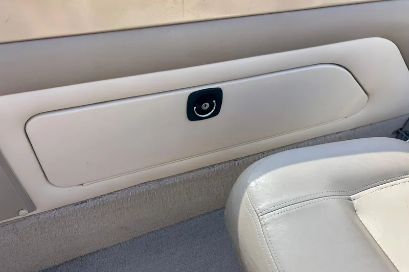 Slide: The Image of Interior storage compartment of 2000 Lund 1850 Tyee Gran Sport boat. - 27