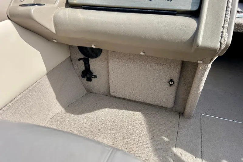 Slide: The Image of Interior of a 2000 Lund 1850 Tyee Gran Sport boat, featuring beige upholstery. - 31