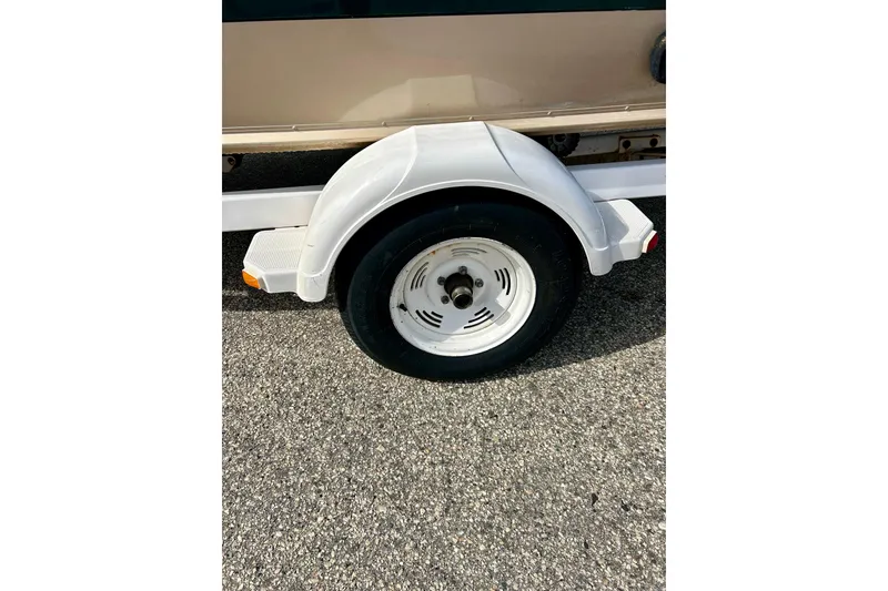 Slide: The Image of Trailer tire of a 2000 Lund 1850 Tyee Gran Sport boat. - 42