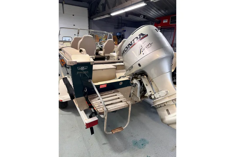 Slide: The Image of 2000 Lund 1850 Tyee Gran Sport boat seats, featuring gray upholstery and branded logo. - 9