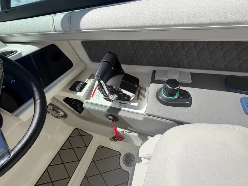 Slide: The Image of Sea Ray SLX 310 Outboard 2024 - 12