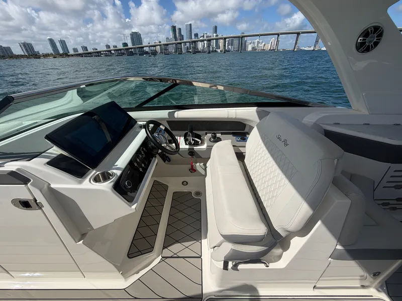 Slide: The Image of Sea Ray SLX 310 Outboard 2024 - 13