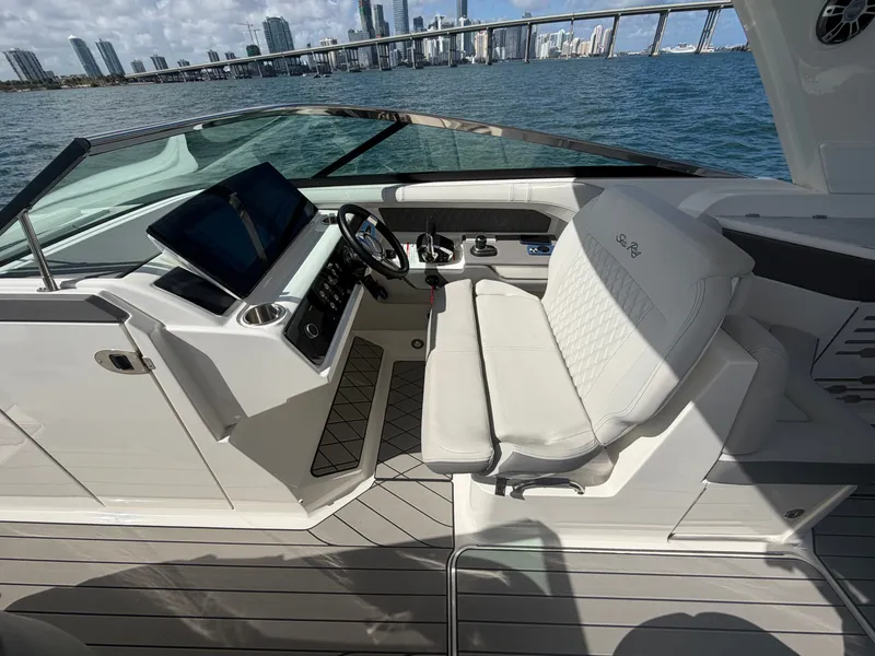 Slide: The Image of Sea Ray SLX 310 Outboard 2024 - 14