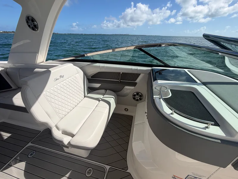 Slide: The Image of Sea Ray SLX 310 Outboard 2024 - 15