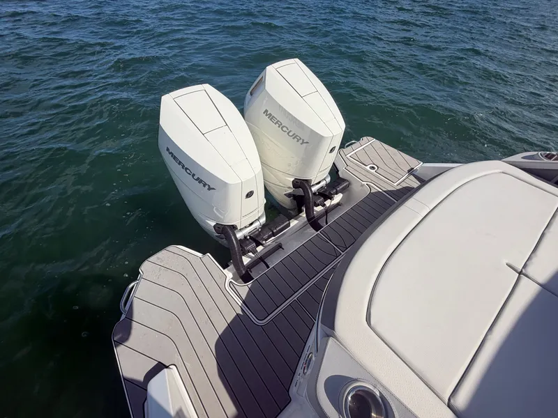 Slide: The Image of Sea Ray SLX 310 Outboard 2024 - 22